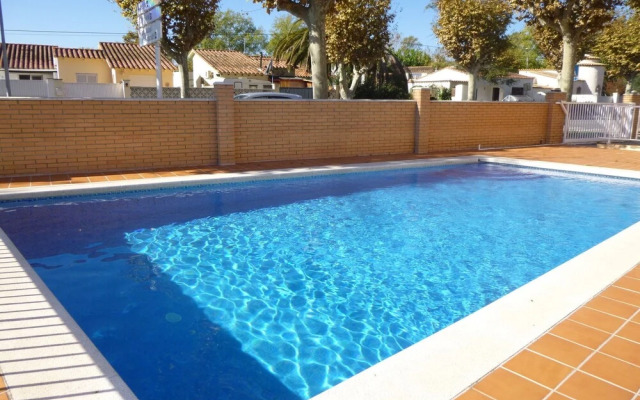 Luxurious Holiday Home in Empuriabrava With Private Pool