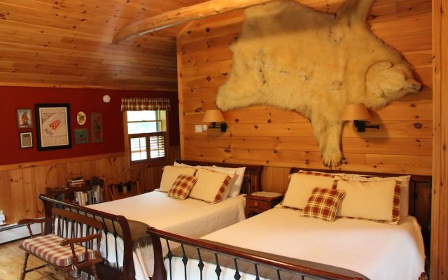 Kiwassa Lake Bed & Breakfast