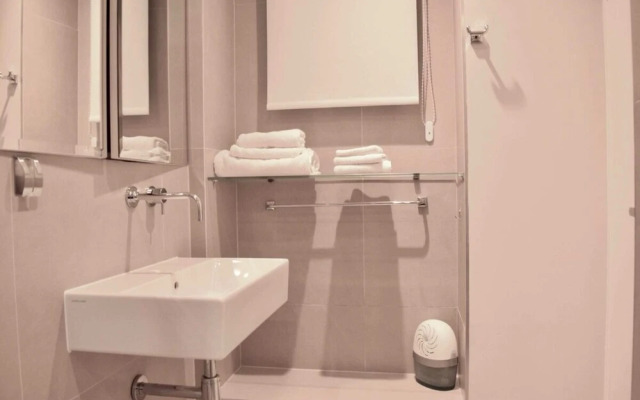 2 Bedroom Property Near Hyde Park