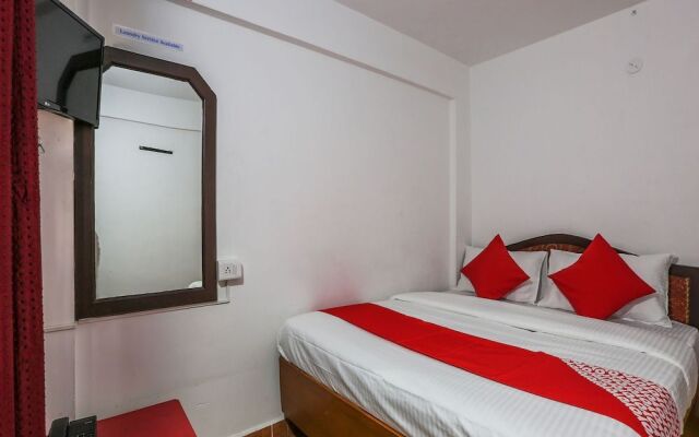 Oyo 27661 Hays Sk Residency