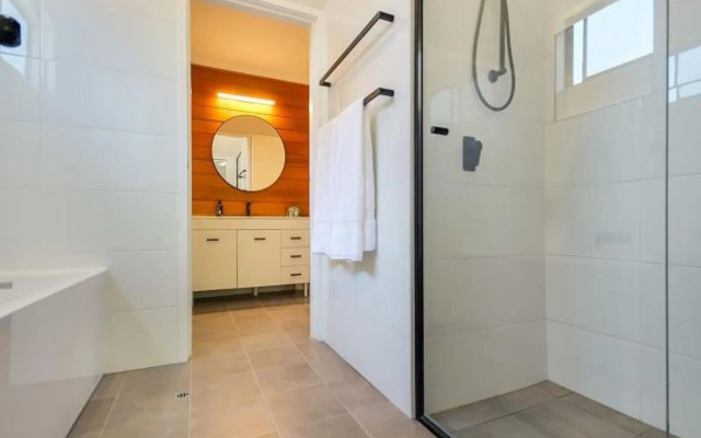 3 Minute Walk to Collingwood Beach Pet Friendly and Stylish