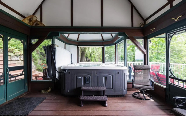 Far Horizons Luxury Vacation Home