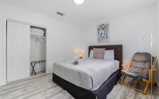 *Beautiful Family House 3 bd/2 bathrooms+backyard*