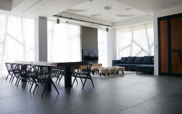 Wo Club Hall