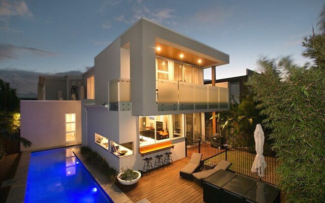 Deluxe Beach House On Banzai