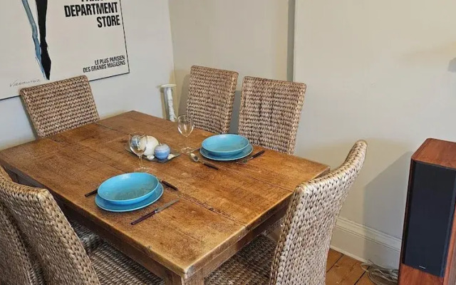 Snug - Macushla Apartment