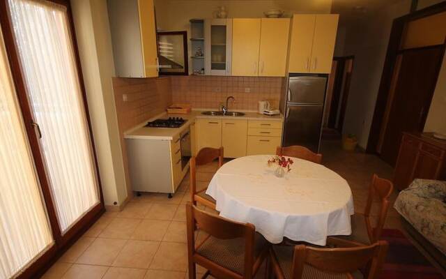 Family Ground Floor Apartment, Close to the Beach