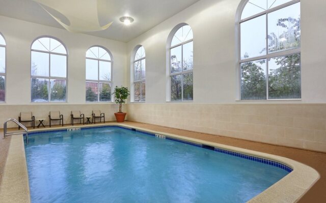 Holiday Inn Express & Suites Chicago-Libertyville by IHG