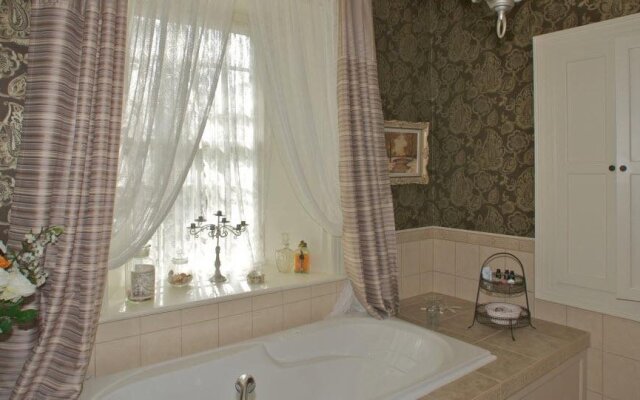 Maplehurst Manor Accomodations