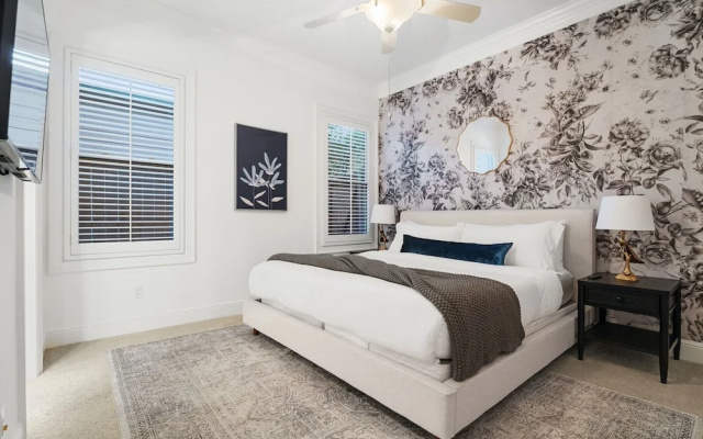 Chic & Secluded 4 BDR in Desirable Tarrytown!