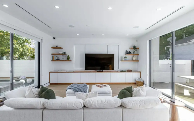 The Penmar Retreat - Luxurious Resort-style Oasis