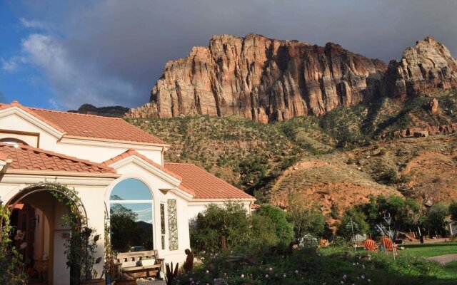 Zion Canyon Bed  Breakfast