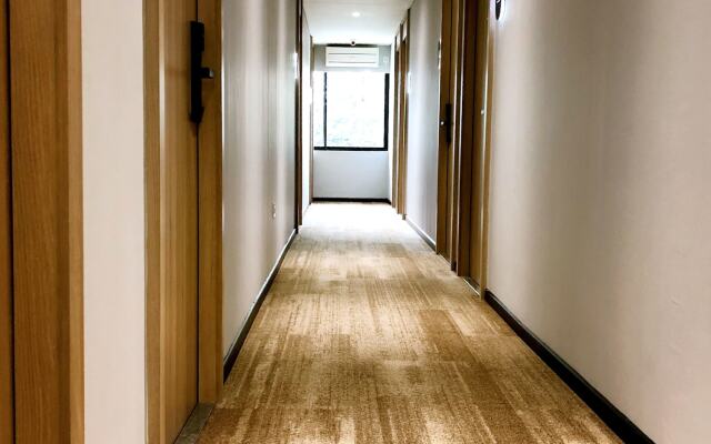 Yellow Bee Tanah Abang