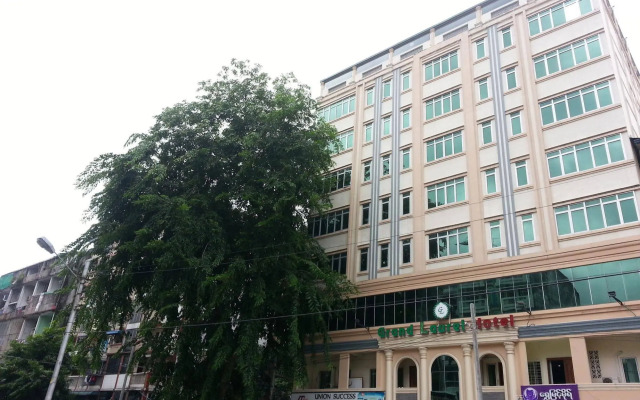 Grand Laurel Hotel