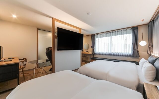 Ulsan Yeongnam Alps Demeure Hotel