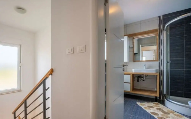 Villa Dvor Comfortable Holiday Residence