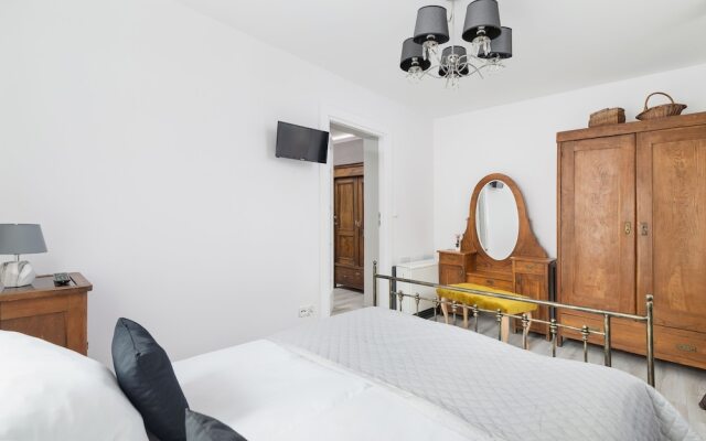 Retro Apartment Zamoyskiego by Renters