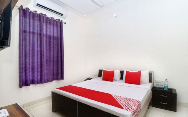 OYO 22097 Hotel Jd