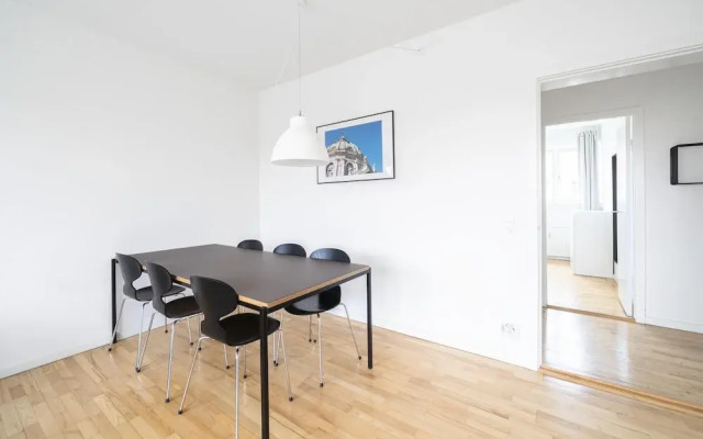 Nice 2-bed in Frederiksberg
