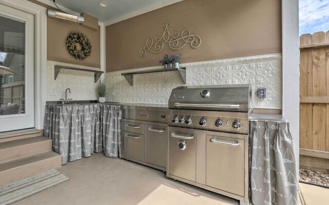 Walk to Beach: Home in Galveston!