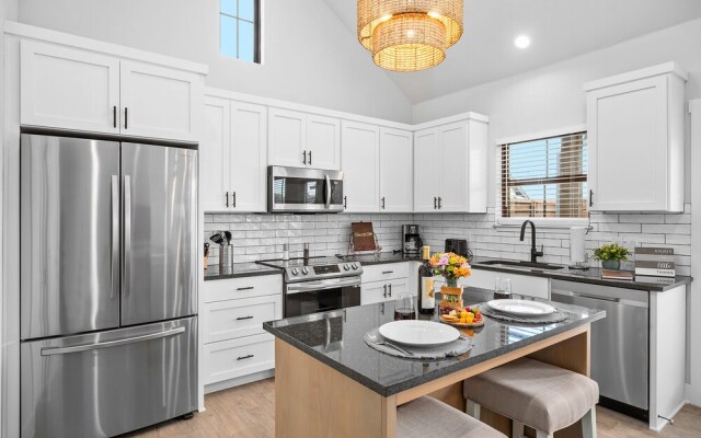 Eagles Nest-hottub-5 min to Downtown