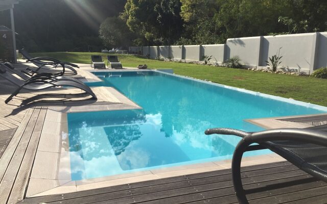 A Riverbed Guesthouse