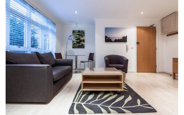 1 Bedroom in Kew Gardens - Clarendon House