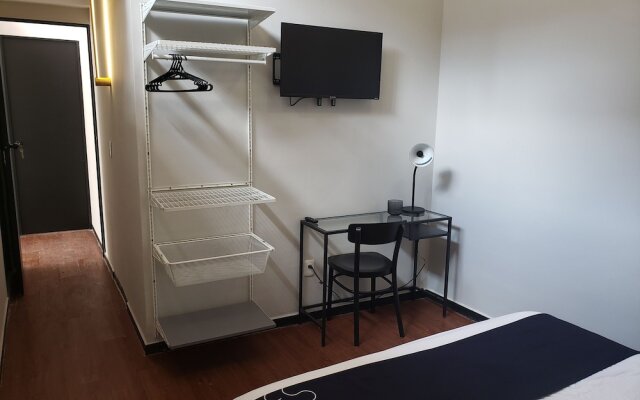 Singular Polanco Goldsmith