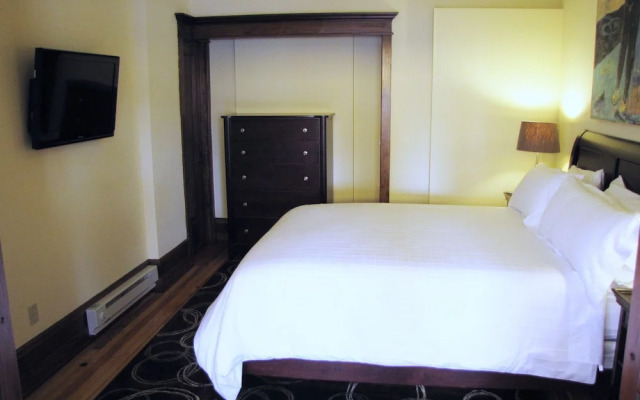 Tawsty Flower - Haines Suites