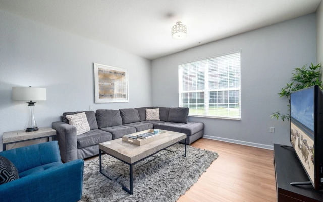 Casa Lucia Lakeview 3 Bedroom Condo by RedAwning