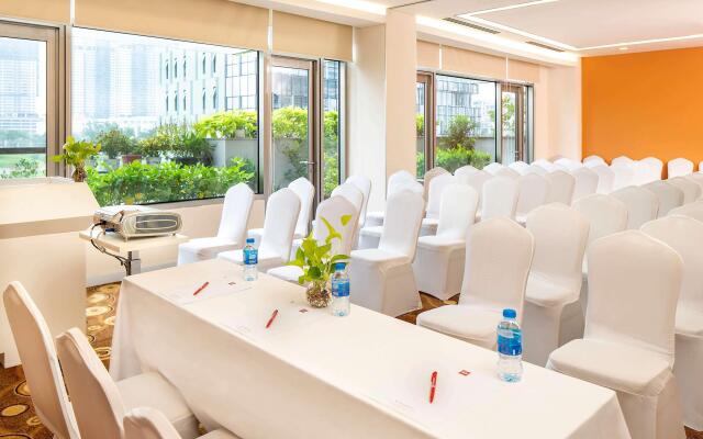 ibis Saigon South