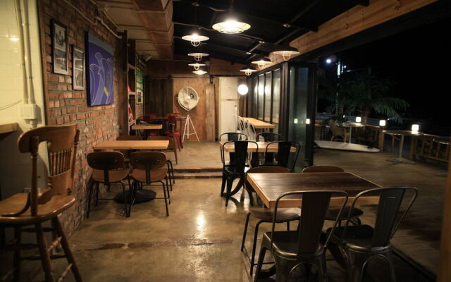 Poipu Surfing School Guesthouse - Hostel