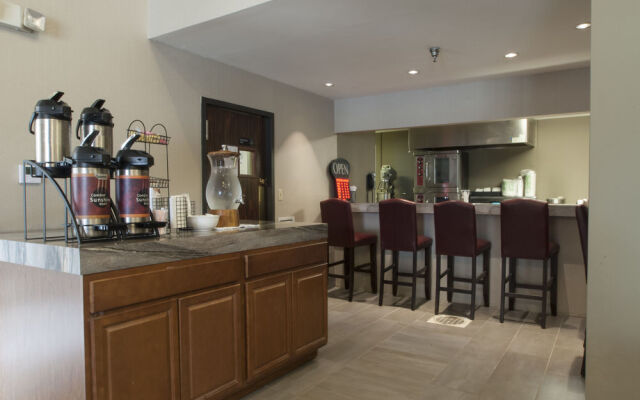 Clarion Inn & Suites US 65 & Battlefield Road