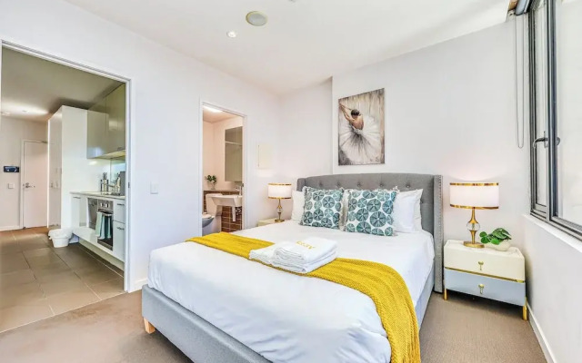 StayAU Leisure 2BR Modern CBD Apt