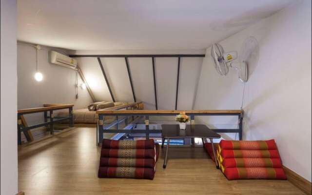 Near Shopping Mall/Old Town R.