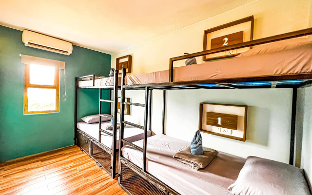 Outpost Hostel - Coron