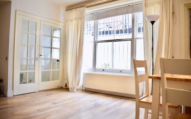 Light and Open 2 Bedroom Flat by Gloucester Road