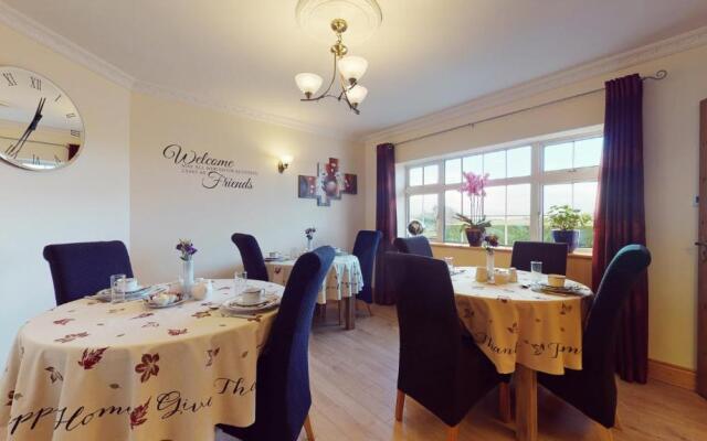 Ross Beach Family Farmhouse B&B