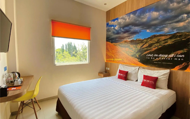 Front One Hotel Airport Solo
