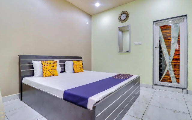 SPOT ON 65353 Hotel Triupati Lawn