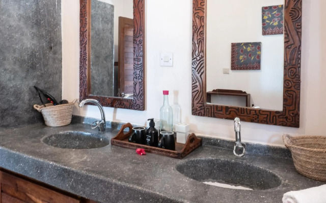 Raha Lodge
