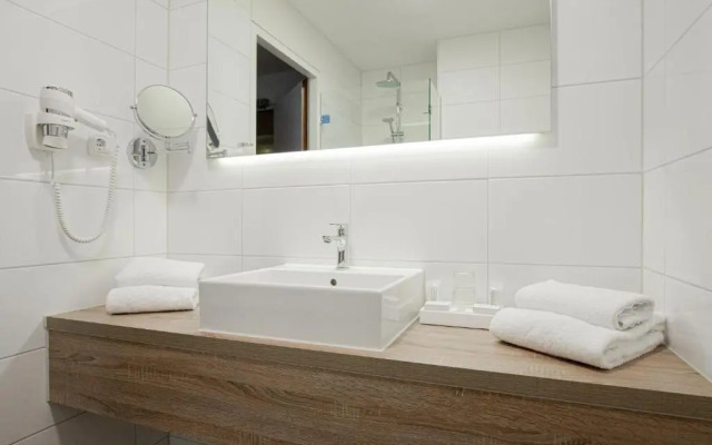 50/50 Hotel Belmont