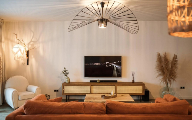 Silver Pine Apartment