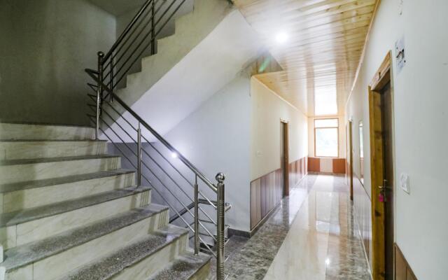 FabHotel Castle Rock Vashisht