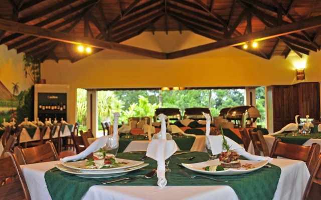 Hotel Lomas del Volcán