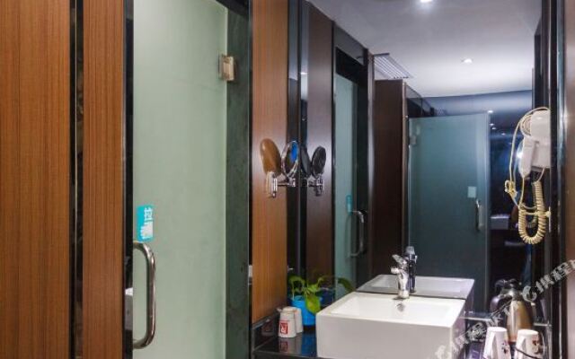 Luomandi Fengqing Hotel