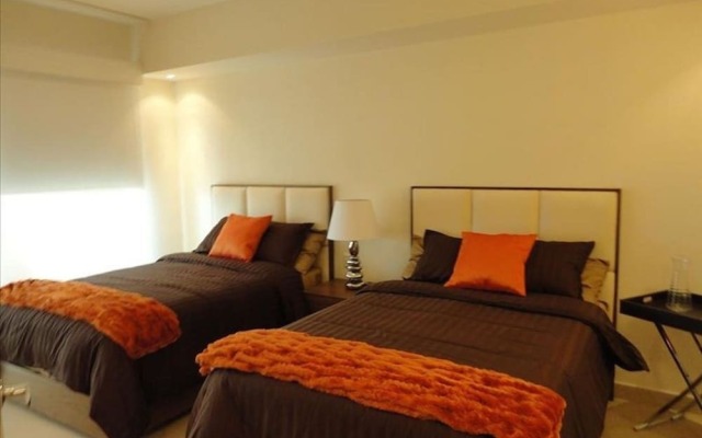 Unlimited Luxury Villas - Del Canto Condo