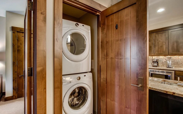 Water House On Main Street #6106