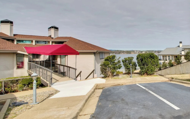 Million-dollar Views: Condo on Lake Hamilton!
