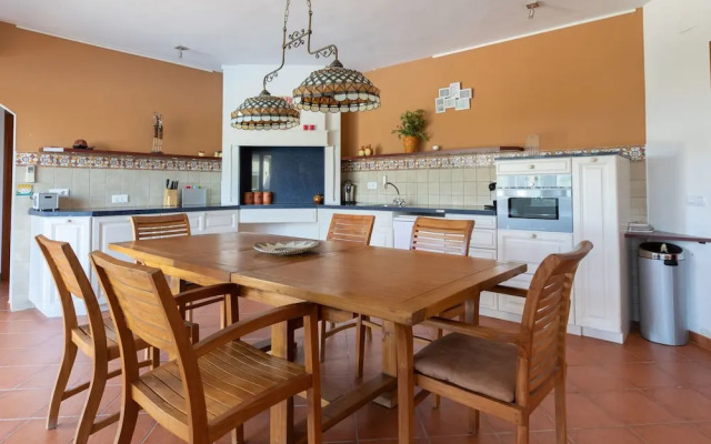 Delux Villa in Vilacolum With Swimming Pool